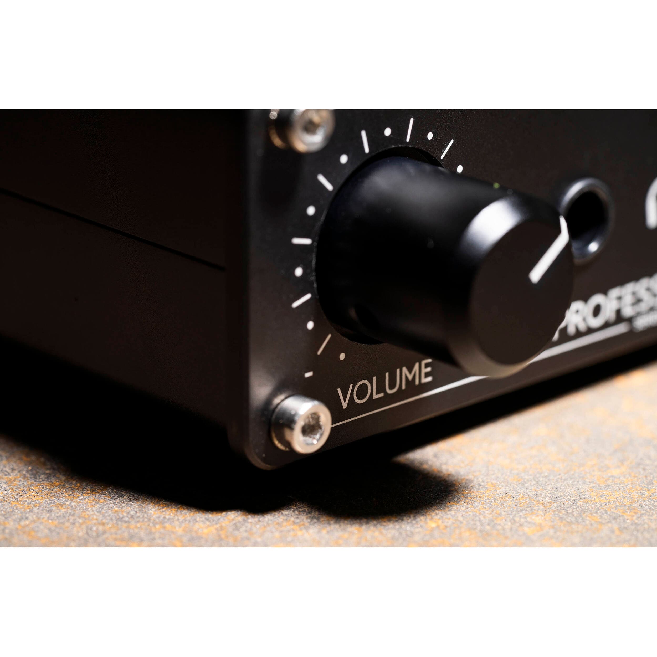 Vertiv G101 ganging kit for joining E cabinets in a rack enclosure row